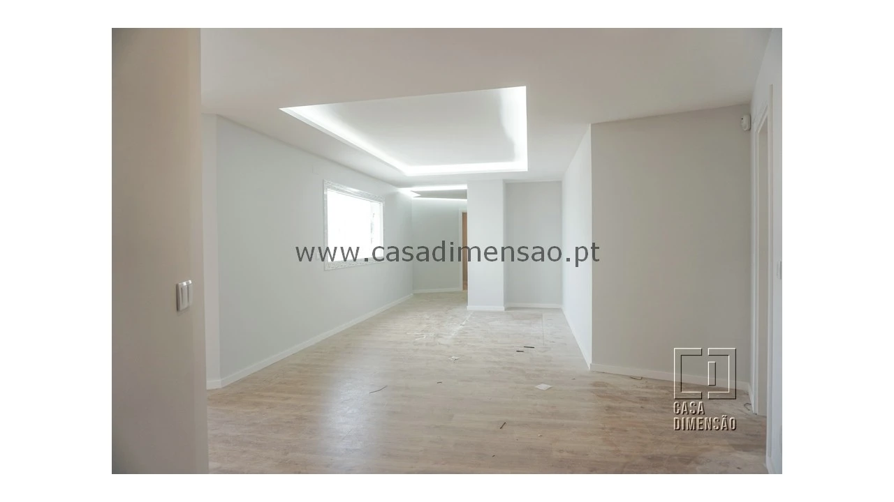 Apartamento T4 para Venda em Carnaxide e Queijas Foto 5