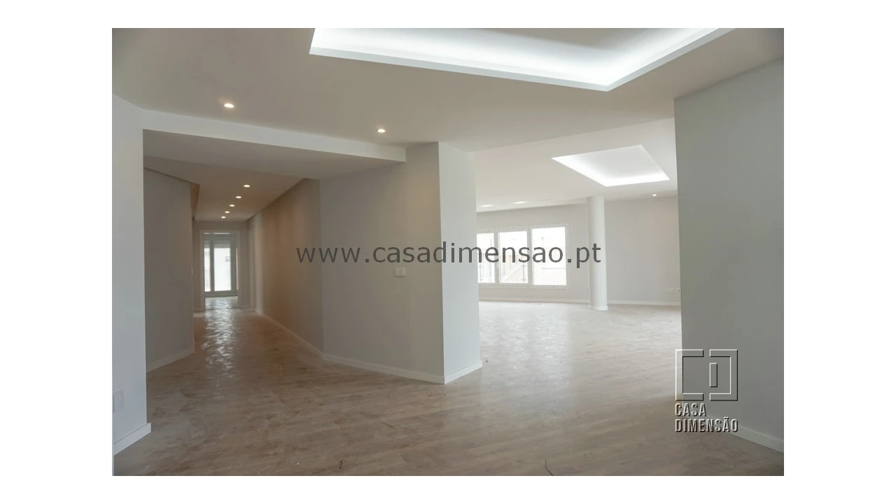 Apartamento T4 para Venda em Carnaxide e Queijas Foto 6