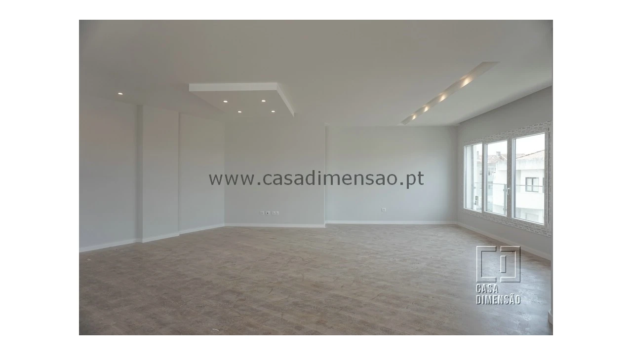 Apartamento T4 para Venda em Carnaxide e Queijas Foto 9
