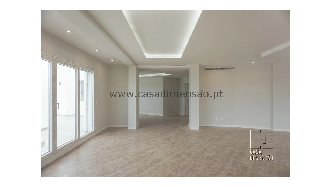 Apartamento T4 para Venda em Carnaxide e Queijas Foto 10
