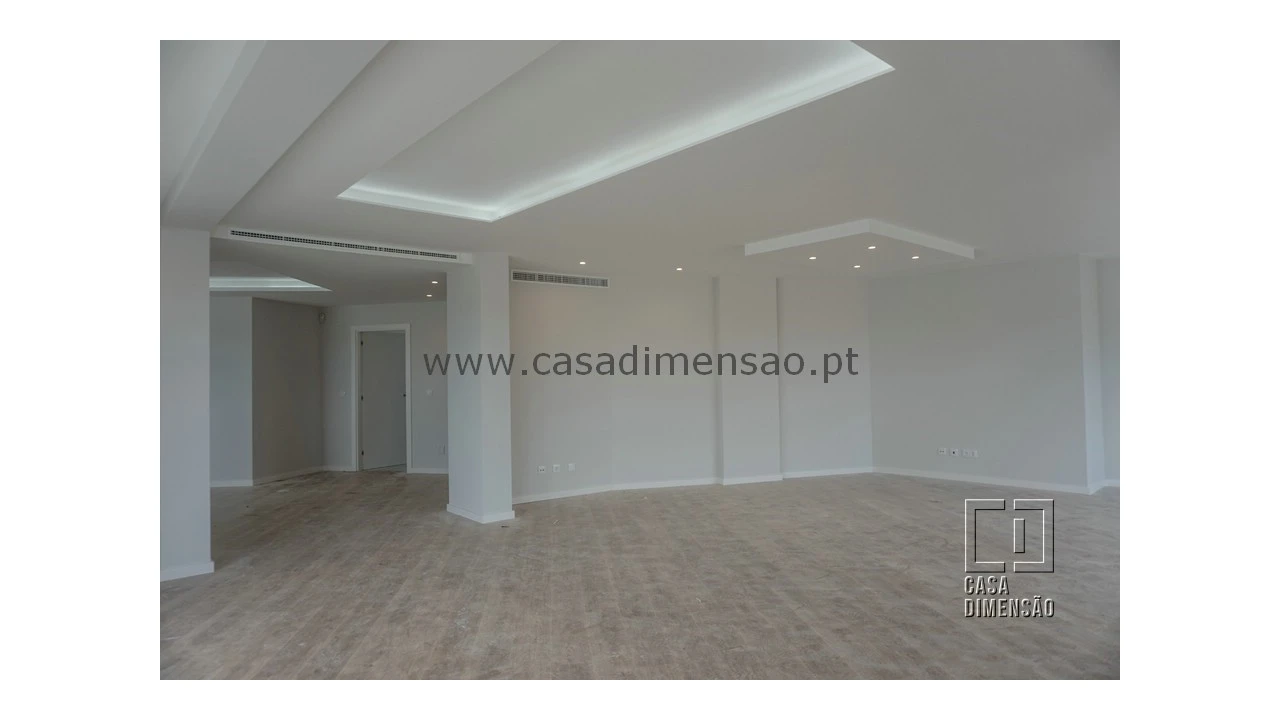 Apartamento T4 para Venda em Carnaxide e Queijas Foto 11
