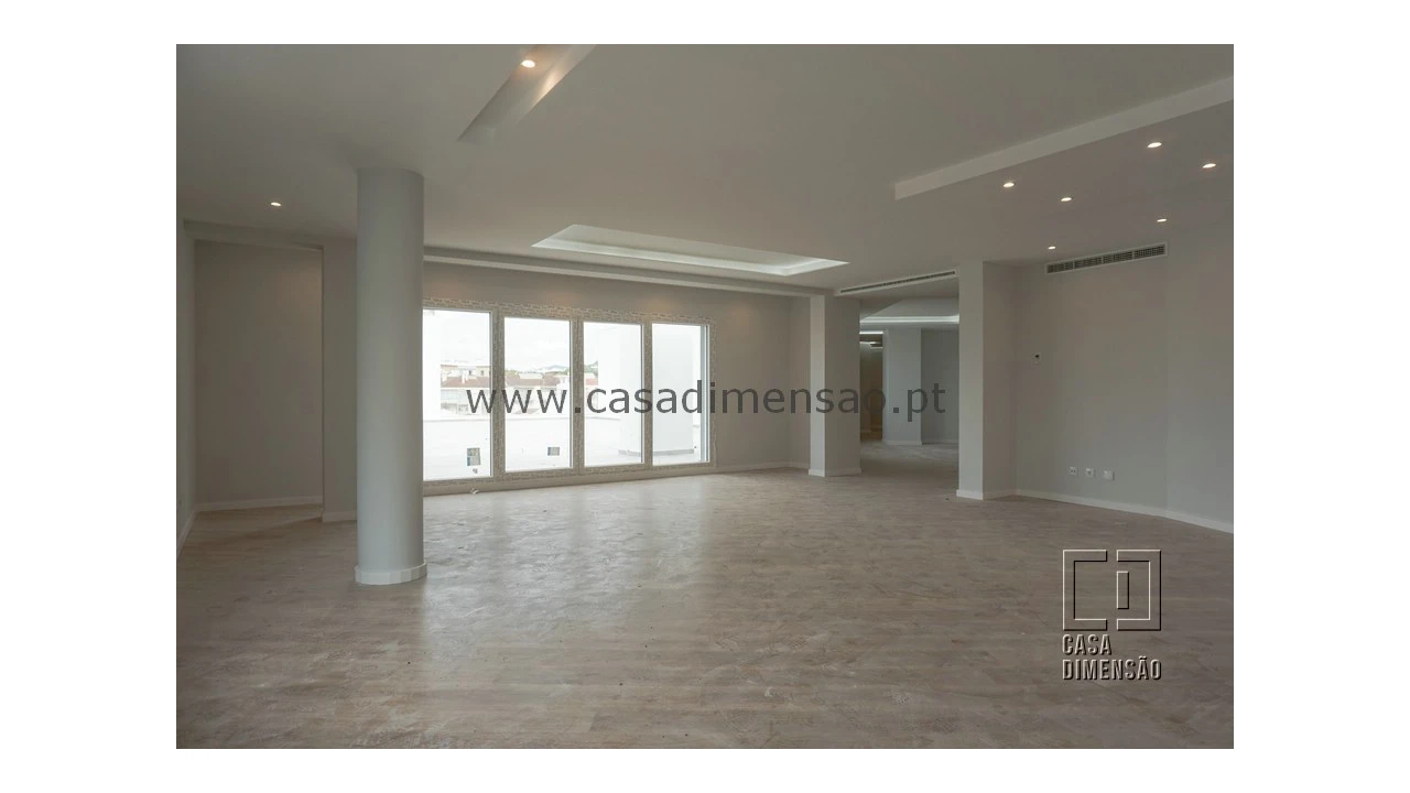 Apartamento T4 para Venda em Carnaxide e Queijas Foto 12