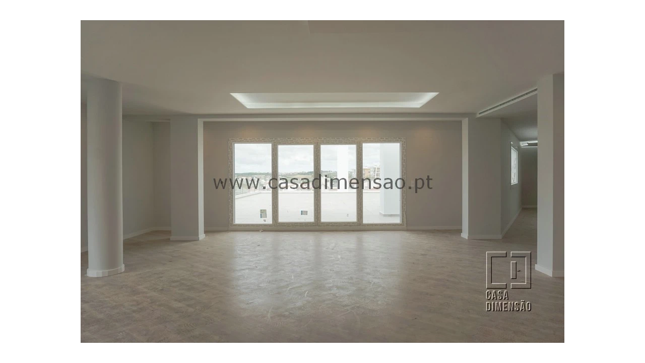 Apartamento T4 para Venda em Carnaxide e Queijas Foto 13