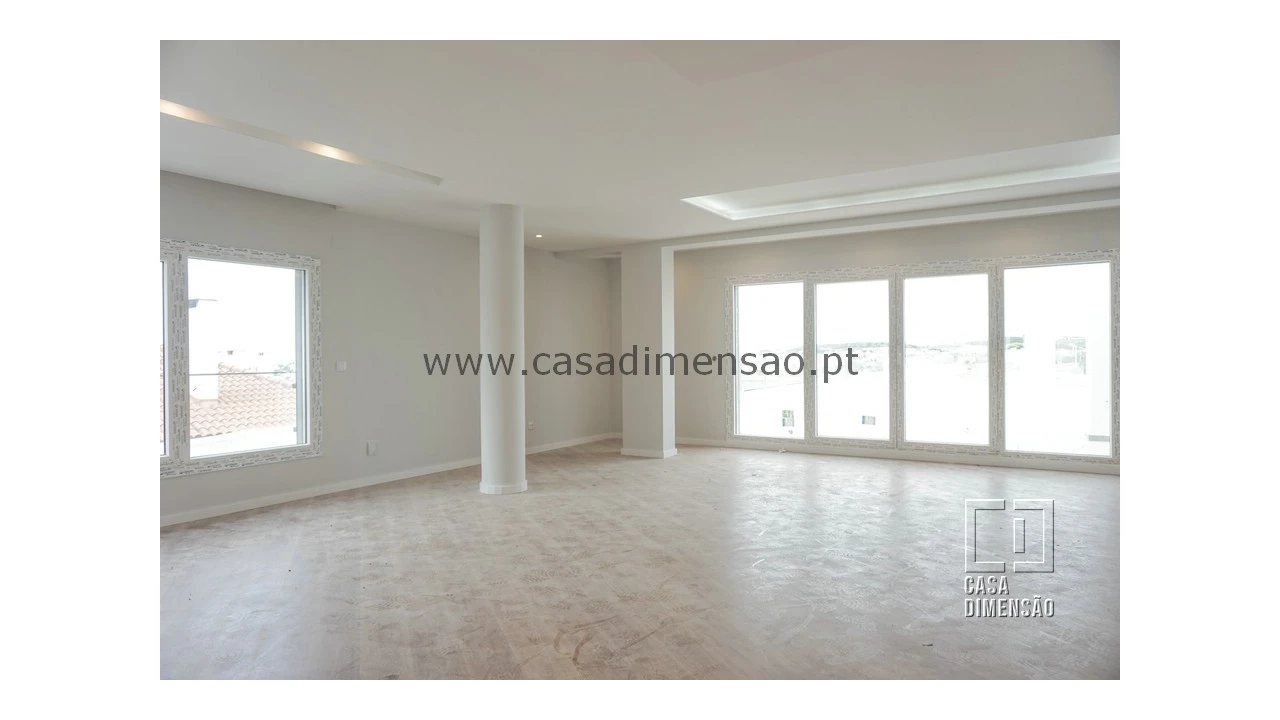 Apartamento T4 para Venda em Carnaxide e Queijas Foto 15