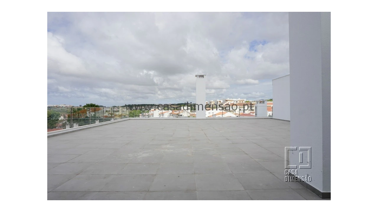 Apartamento T4 para Venda em Carnaxide e Queijas Foto 16