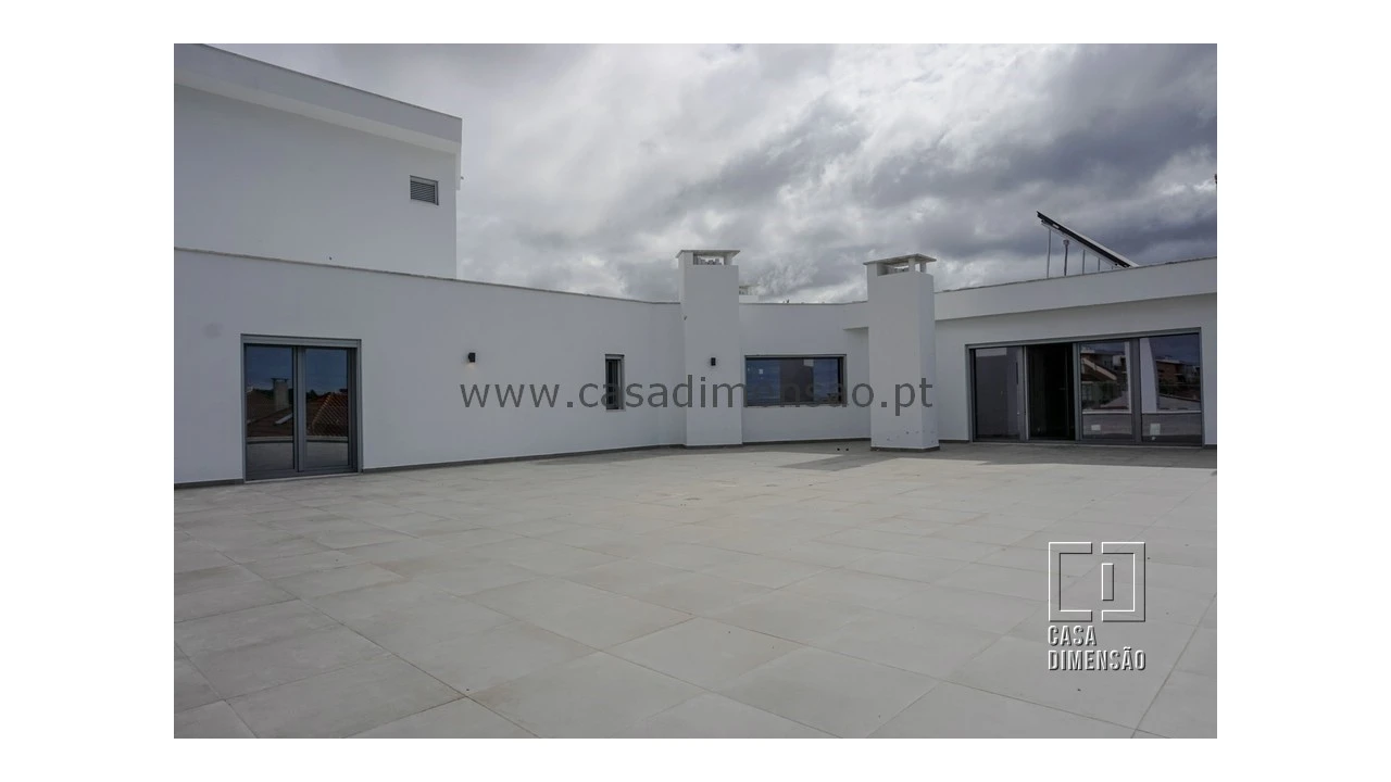 Apartamento T4 para Venda em Carnaxide e Queijas Foto 19