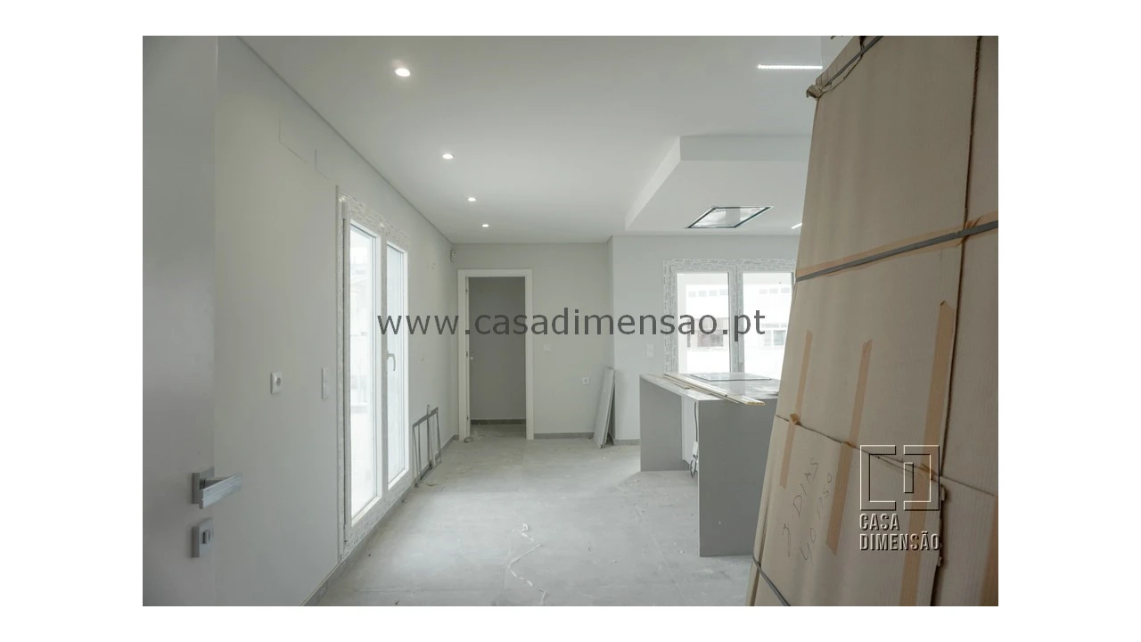 Apartamento T4 para Venda em Carnaxide e Queijas Foto 21