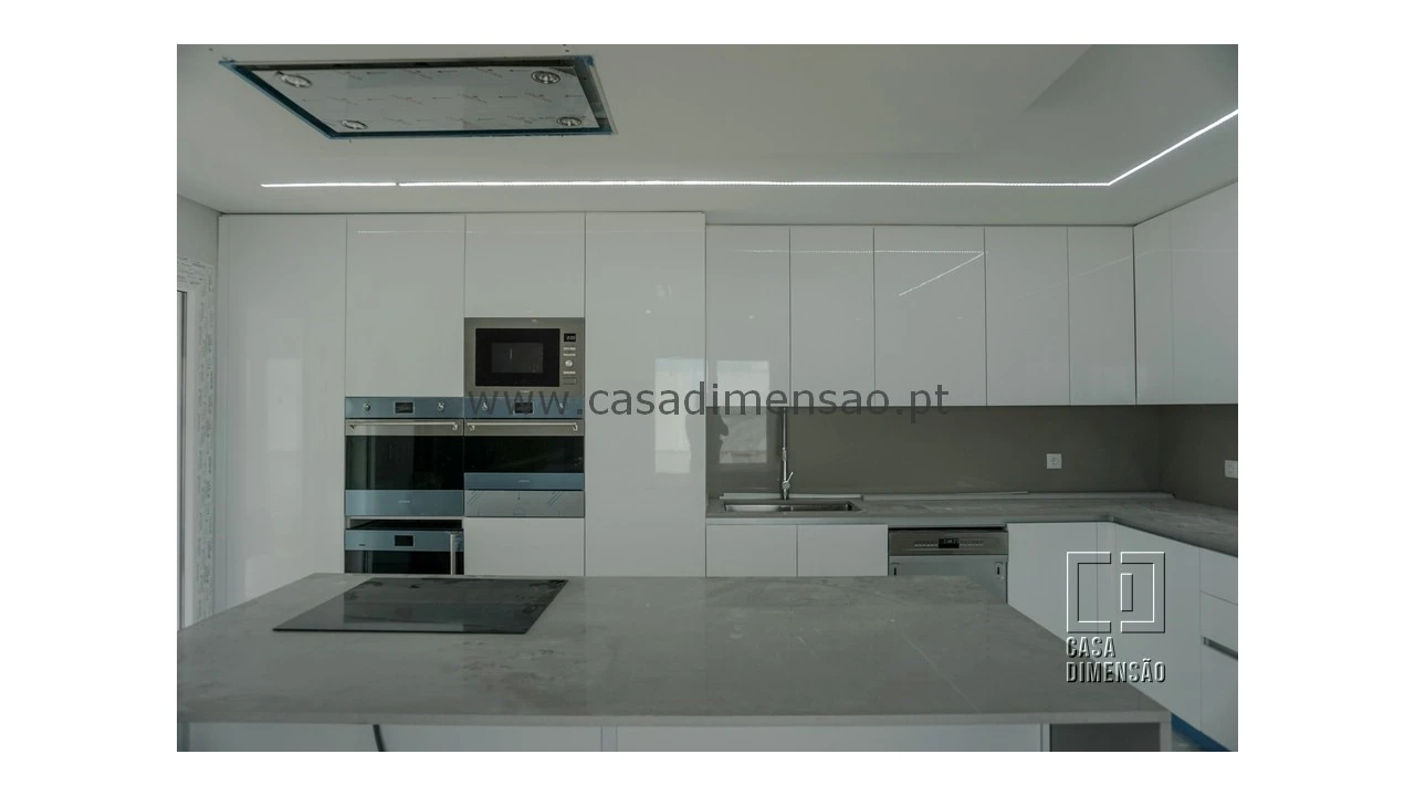 Apartamento T4 para Venda em Carnaxide e Queijas Foto 23