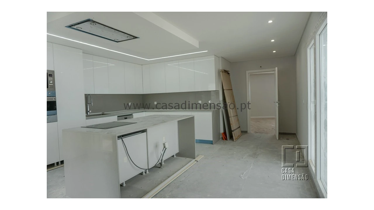 Apartamento T4 para Venda em Carnaxide e Queijas Foto 24