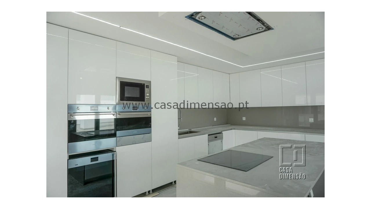 Apartamento T4 para Venda em Carnaxide e Queijas Foto 25