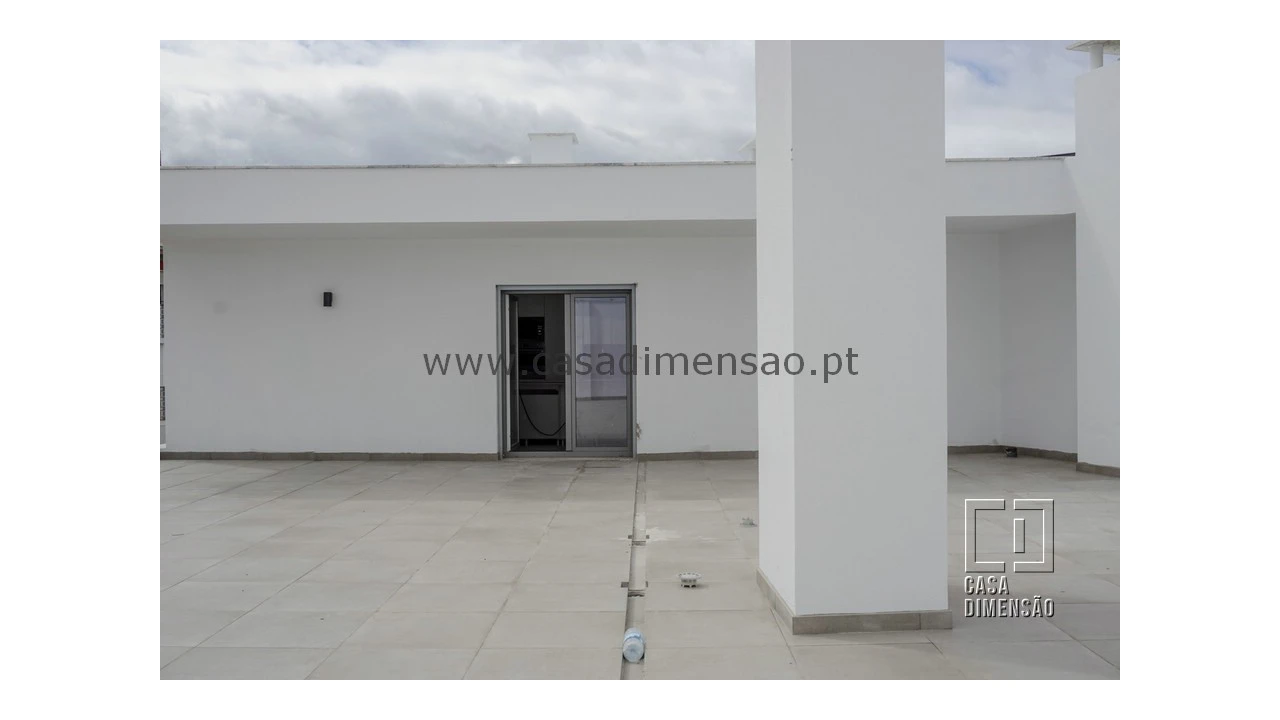 Apartamento T4 para Venda em Carnaxide e Queijas Foto 30