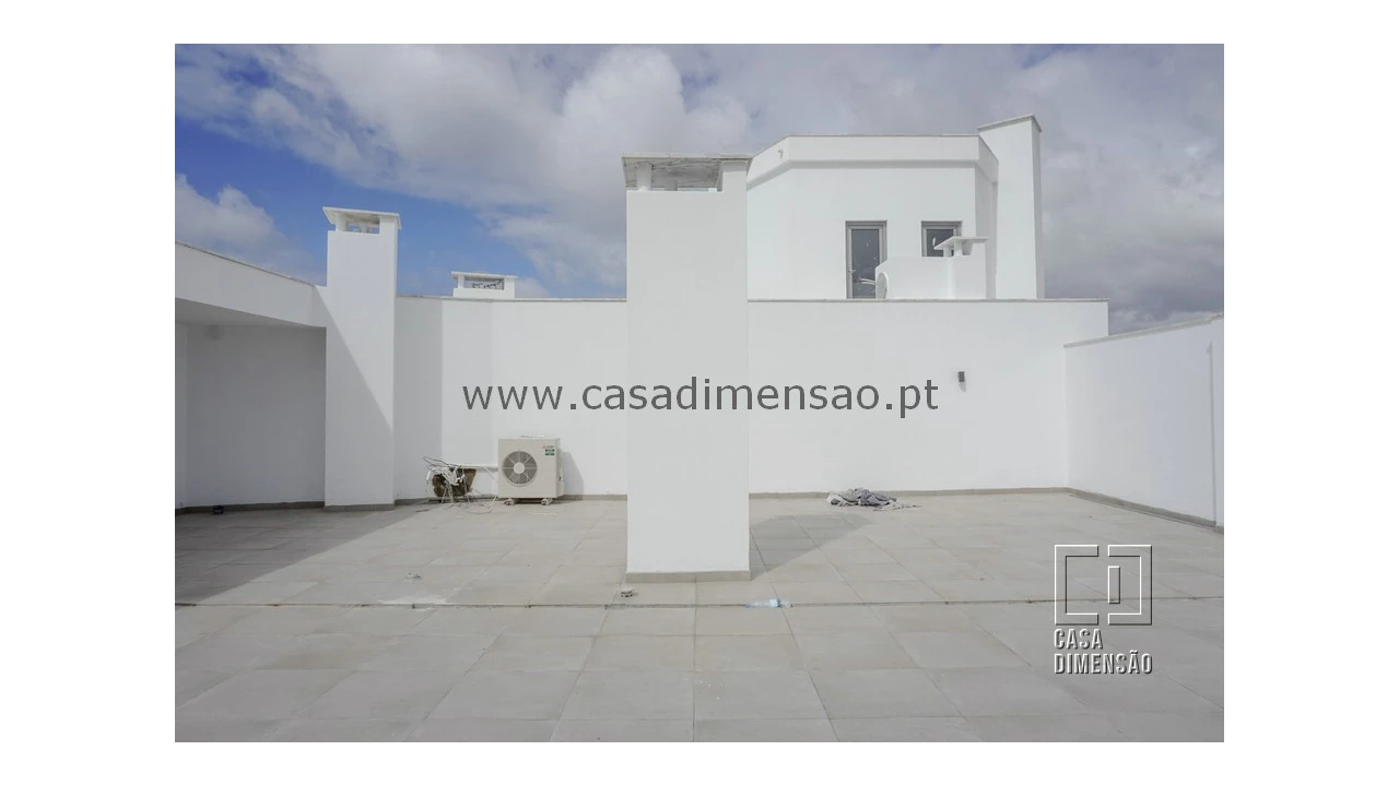 Apartamento T4 para Venda em Carnaxide e Queijas Foto 31