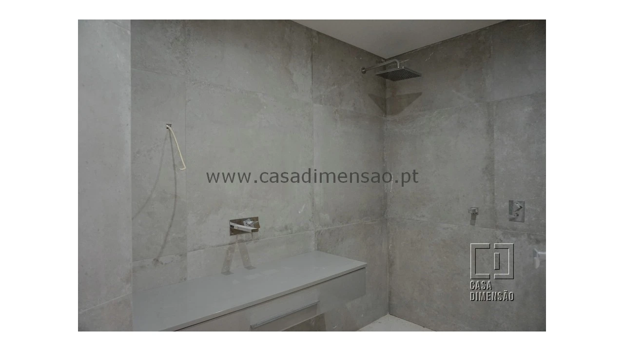 Apartamento T4 para Venda em Carnaxide e Queijas Foto 32