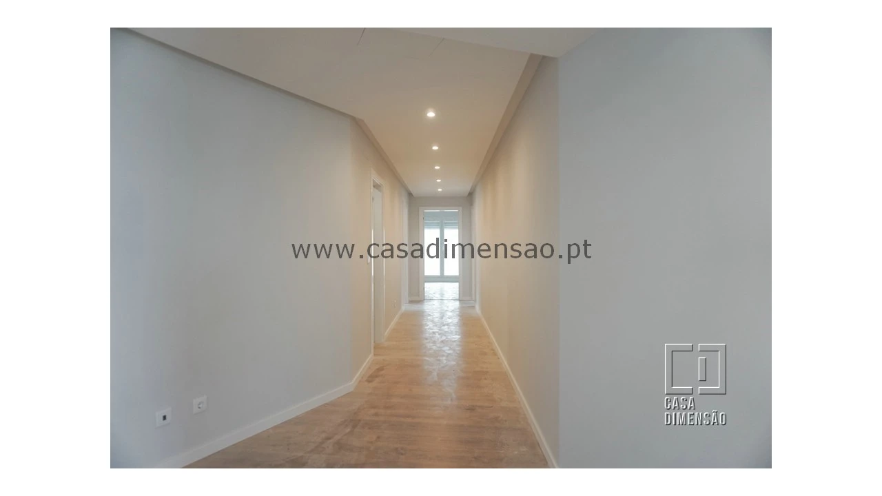 Apartamento T4 para Venda em Carnaxide e Queijas Foto 33