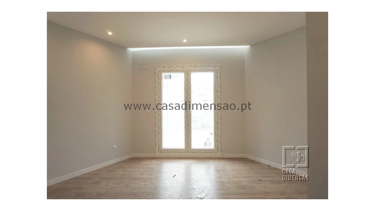 Apartamento T4 para Venda em Carnaxide e Queijas Foto 34