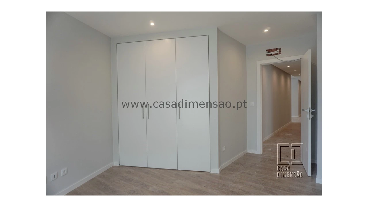 Apartamento T4 para Venda em Carnaxide e Queijas Foto 35
