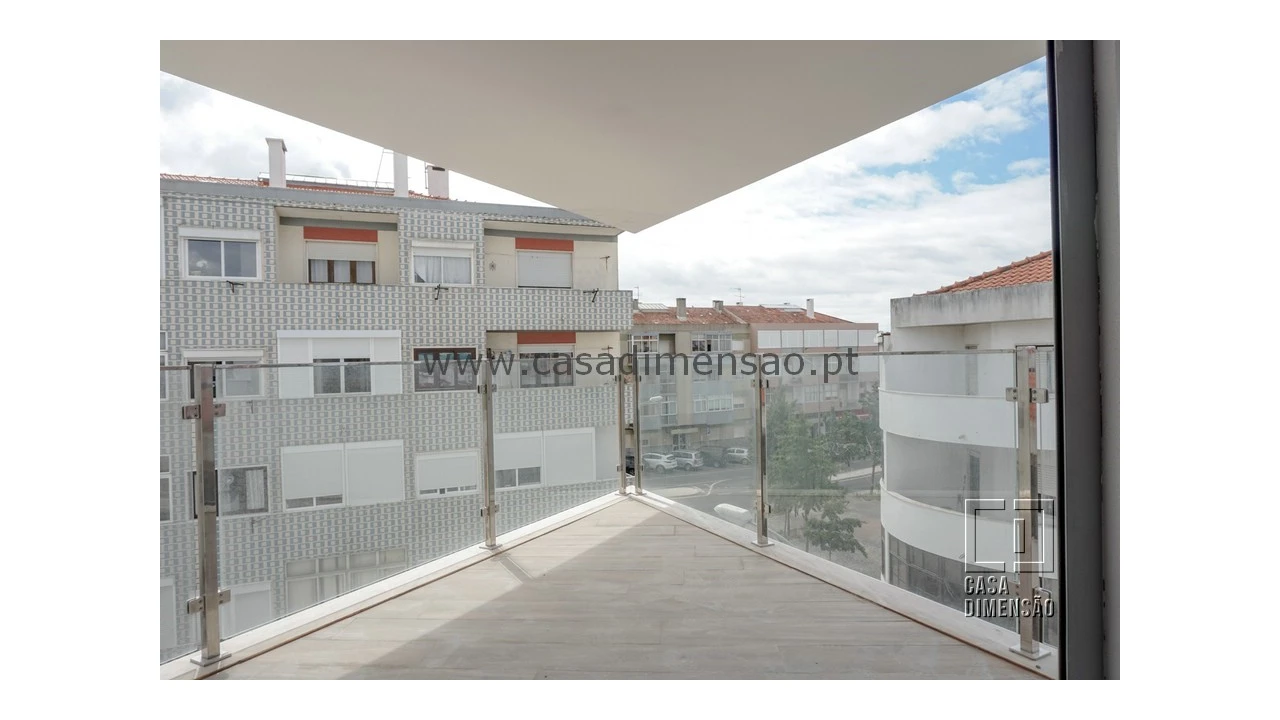 Apartamento T4 para Venda em Carnaxide e Queijas Foto 36