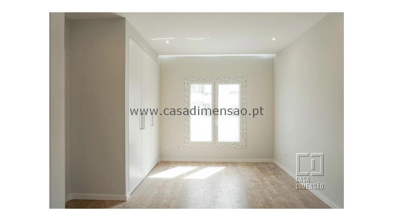 Apartamento T4 para Venda em Carnaxide e Queijas Foto 37