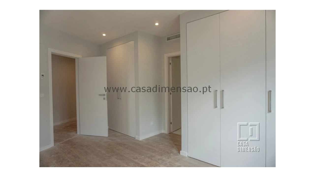 Apartamento T4 para Venda em Carnaxide e Queijas Foto 38