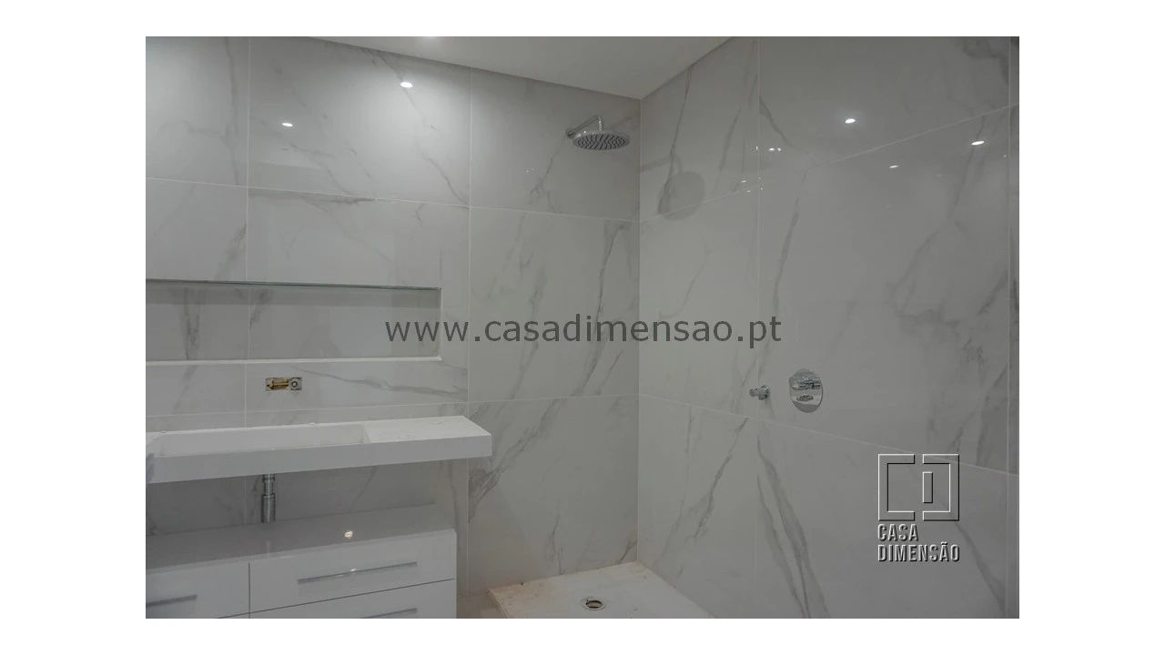 Apartamento T4 para Venda em Carnaxide e Queijas Foto 41