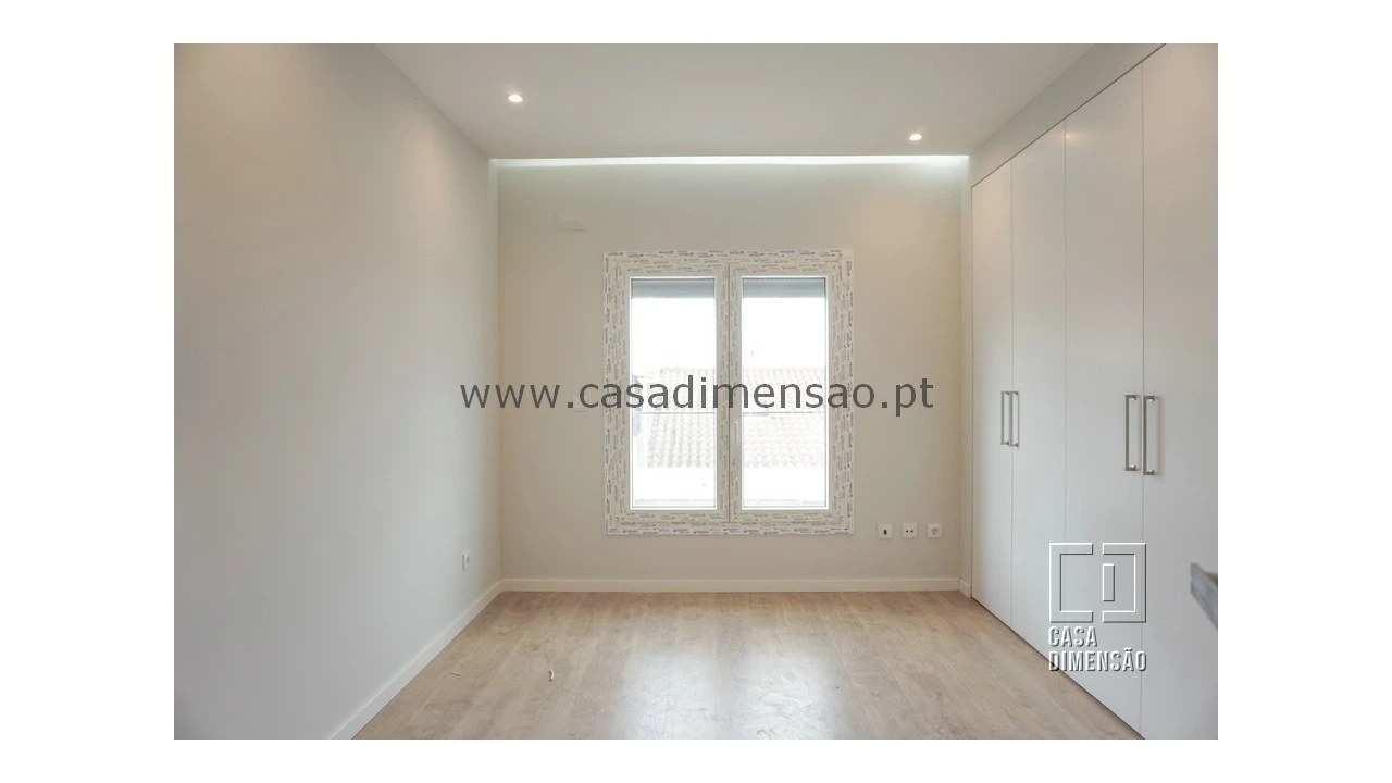 Apartamento T4 para Venda em Carnaxide e Queijas Foto 42