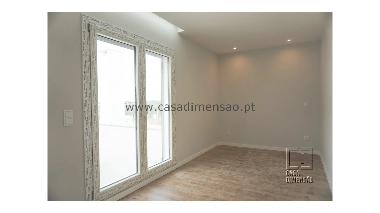Apartamento T4 para Venda em Carnaxide e Queijas Foto 47