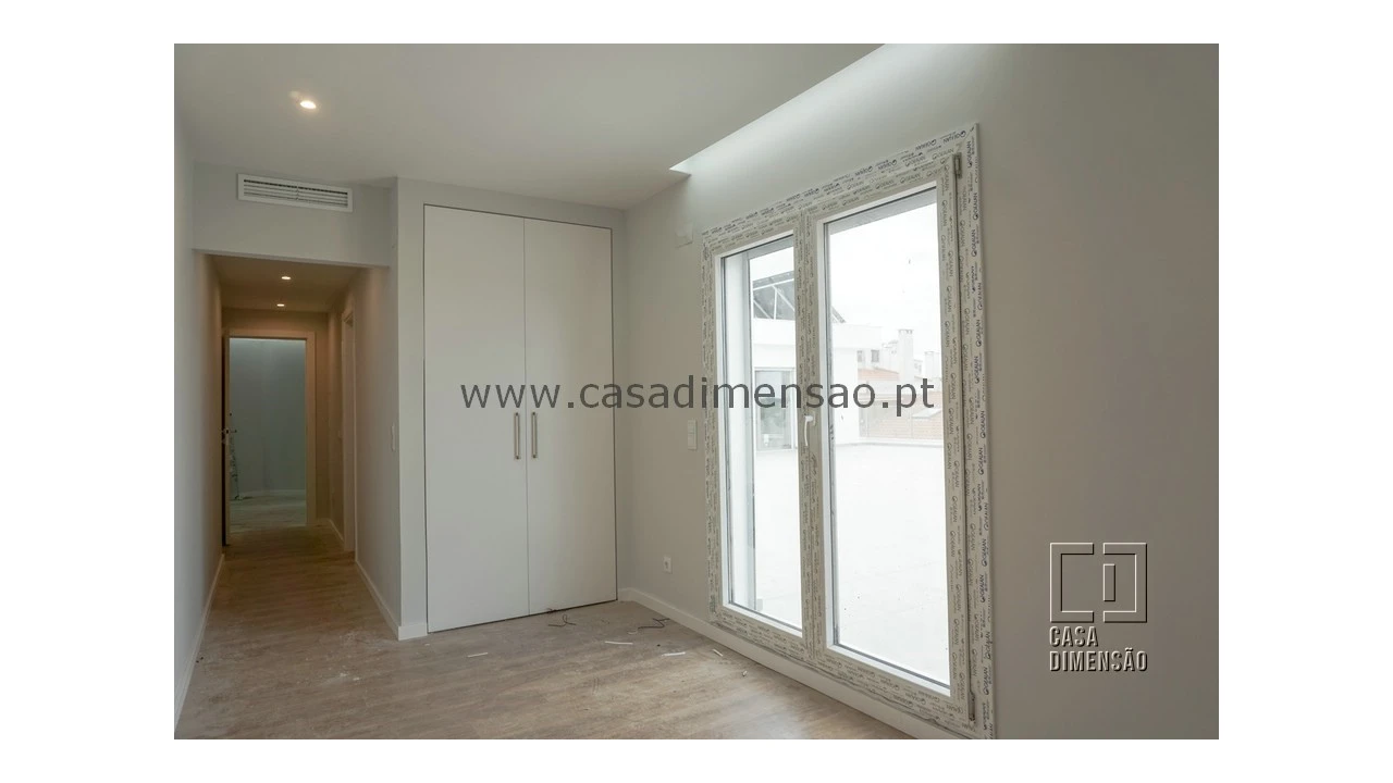 Apartamento T4 para Venda em Carnaxide e Queijas Foto 48