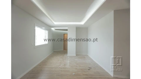 Apartamento T4 para Venda em Carnaxide e Queijas