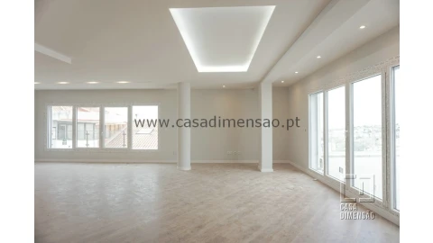 Apartamento T4 para Venda em Carnaxide e Queijas