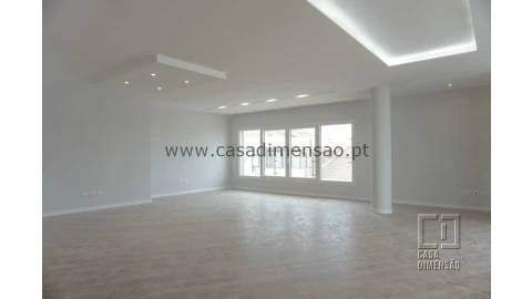 Apartamento T4 para Venda em Carnaxide e Queijas