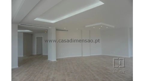 Apartamento T4 para Venda em Carnaxide e Queijas