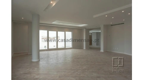 Apartamento T4 para Venda em Carnaxide e Queijas