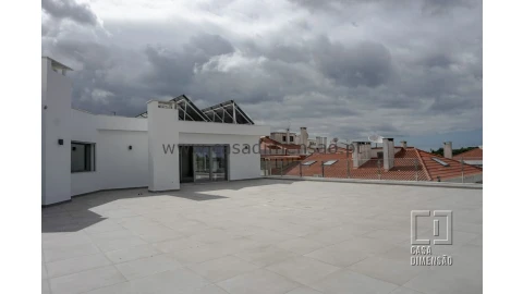 Apartamento T4 para Venda em Carnaxide e Queijas
