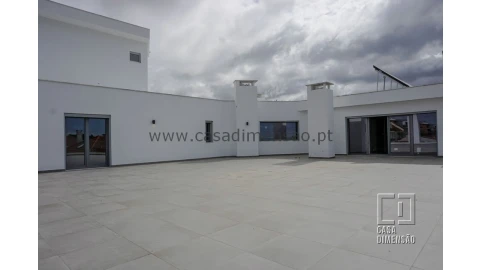 Apartamento T4 para Venda em Carnaxide e Queijas