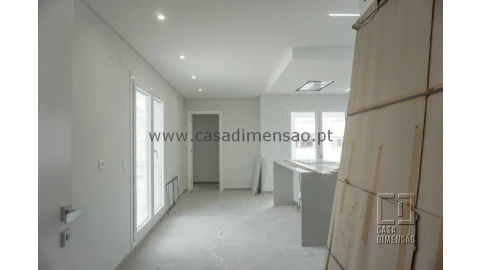 Apartamento T4 para Venda em Carnaxide e Queijas
