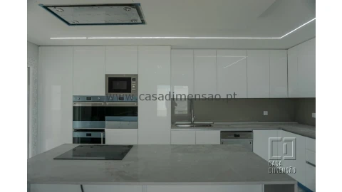 Apartamento T4 para Venda em Carnaxide e Queijas