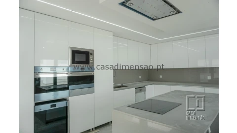 Apartamento T4 para Venda em Carnaxide e Queijas