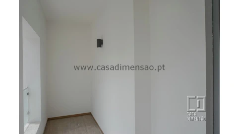Apartamento T4 para Venda em Carnaxide e Queijas