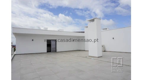 Apartamento T4 para Venda em Carnaxide e Queijas
