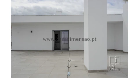 Apartamento T4 para Venda em Carnaxide e Queijas