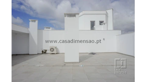Apartamento T4 para Venda em Carnaxide e Queijas