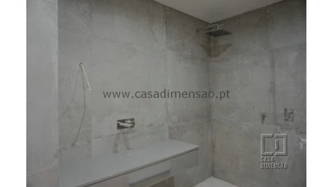 Apartamento T4 para Venda em Carnaxide e Queijas