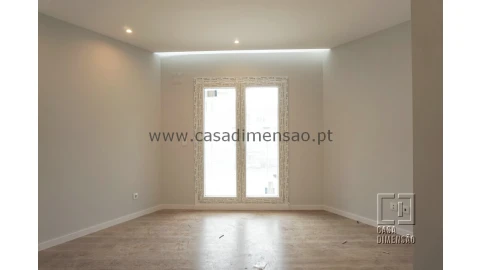 Apartamento T4 para Venda em Carnaxide e Queijas