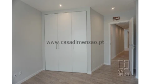 Apartamento T4 para Venda em Carnaxide e Queijas