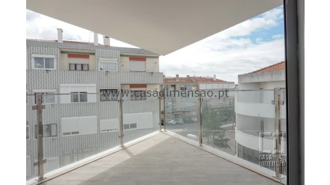 Apartamento T4 para Venda em Carnaxide e Queijas