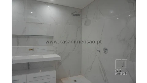 Apartamento T4 para Venda em Carnaxide e Queijas