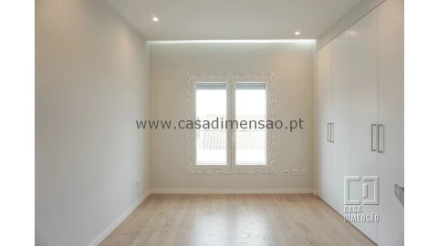 Apartamento T4 para Venda em Carnaxide e Queijas