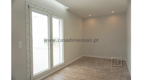 Apartamento T4 para Venda em Carnaxide e Queijas
