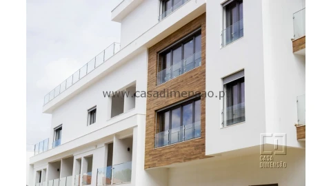 Apartamento T4 para Venda em Carnaxide e Queijas