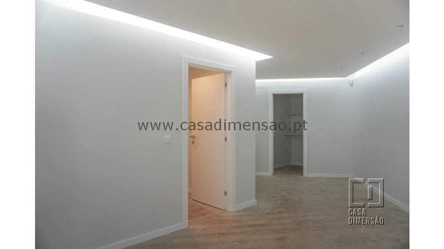 Apartamento T4 para Venda em Carnaxide e Queijas Foto 2
